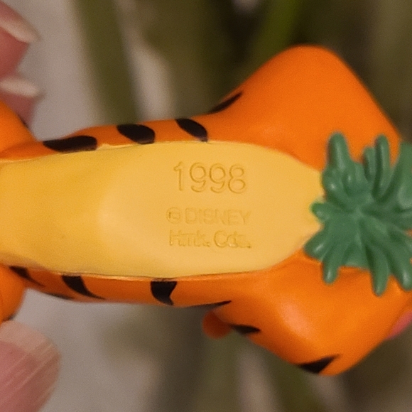 *Hallmark Keepsake Easter Tigger NIB - Picture 4 of 4